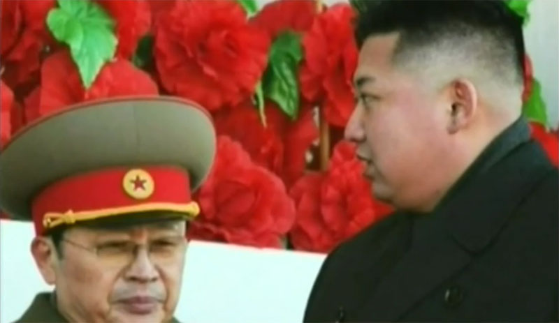 ДРЕСУРА: Лидер Северне Кореје бацио течу голог чопору полубесних паса!