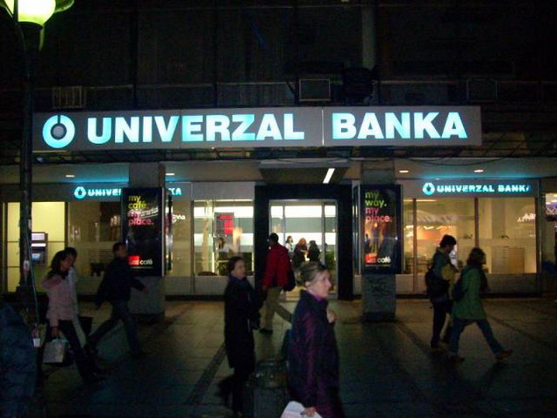 Опљачкана Универзал банка у стечају, радници банке раде на црно?!