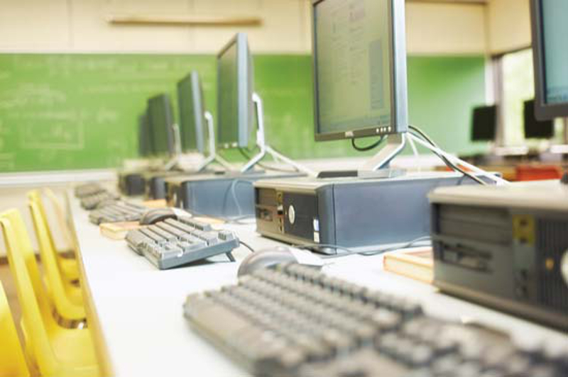 Ко је појео 80.000 рачунара? Држава наводно купила 80.000 рачунара школама у Србији а у школама ни рачунара ни рачунарских кабинета