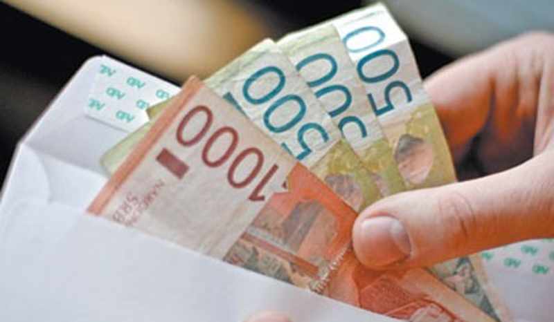 У Србији редовно стиже тек свака пета плата