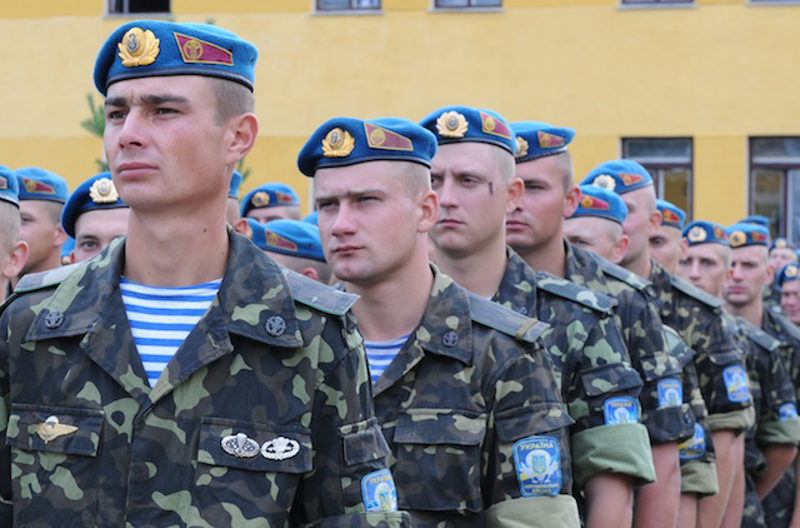 Власт у Кијев пребацује падобранске јединице, хапсе Кличка и Јацењука због покушаја државног удара!