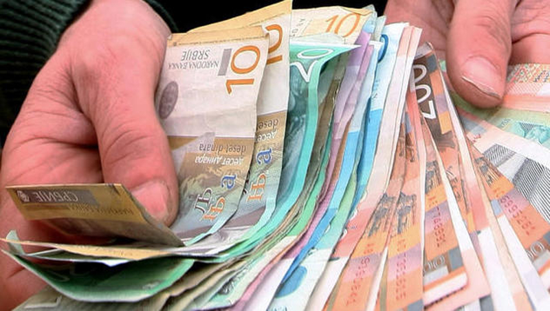 Динар наставља пад према евру, средњи курс 120,7828 динара за један евро