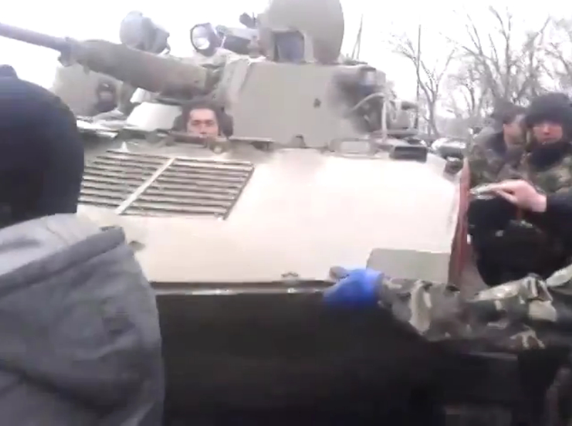 Кијевска евро-нацистичка хунта послала тенкове на миран народ Донбаса (видео)
