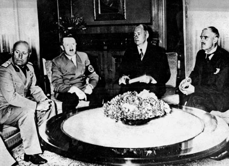 Адолф Хитлер: најмрачнија тајна британске дипломатије