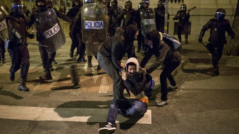 Шпанија: Током сукоба полиције и демонстраната у Мадриду ухапшено 29, а повређено 100 особа