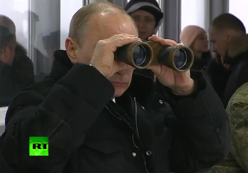 Путин у посети завршној фази војних вежби у Лењинградској области (видео)