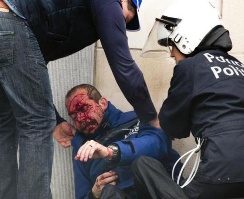Повређени у сукобима између демонстраната и полиције током синдикалних и анти-ЕУ протеста у Бриселу!