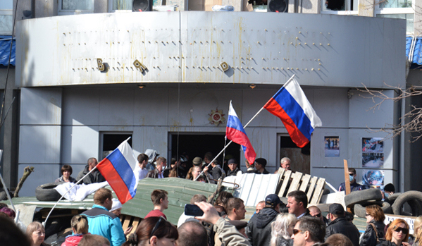 Демонстранти у Луганску поставили ултиматум локалним властима