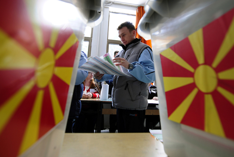 Македонци бирали председника и парламент