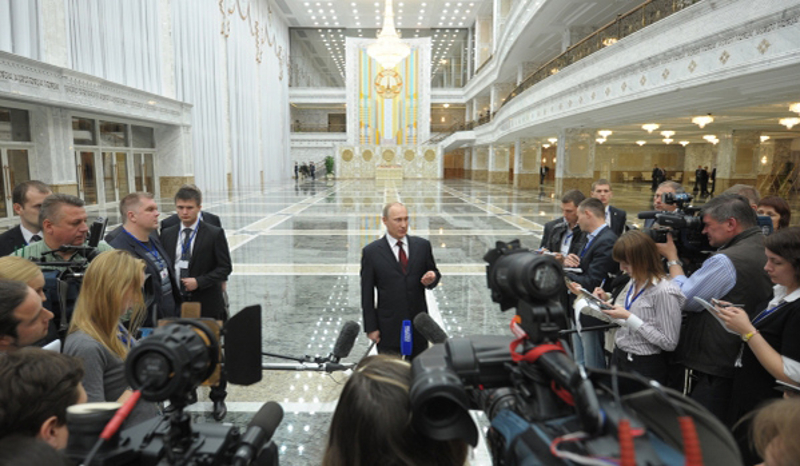 Путин: Москва ће од следећег месеца да испоручује гас Украјини само ако буде плаћен унапред