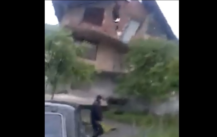 Стравичне сцене рушења кућа у БиХ (видео)