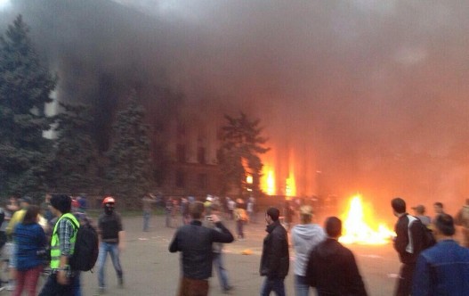 Одеса и даље у пламену, Славјанск поново нападају, на десетине мртвих