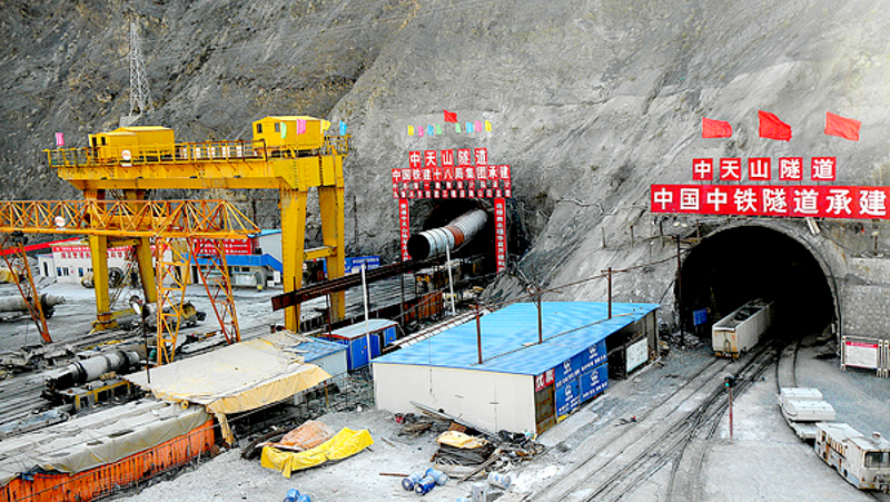 Кина изградила железнички тунел на висини од 3,6 км изнад нивоа мора