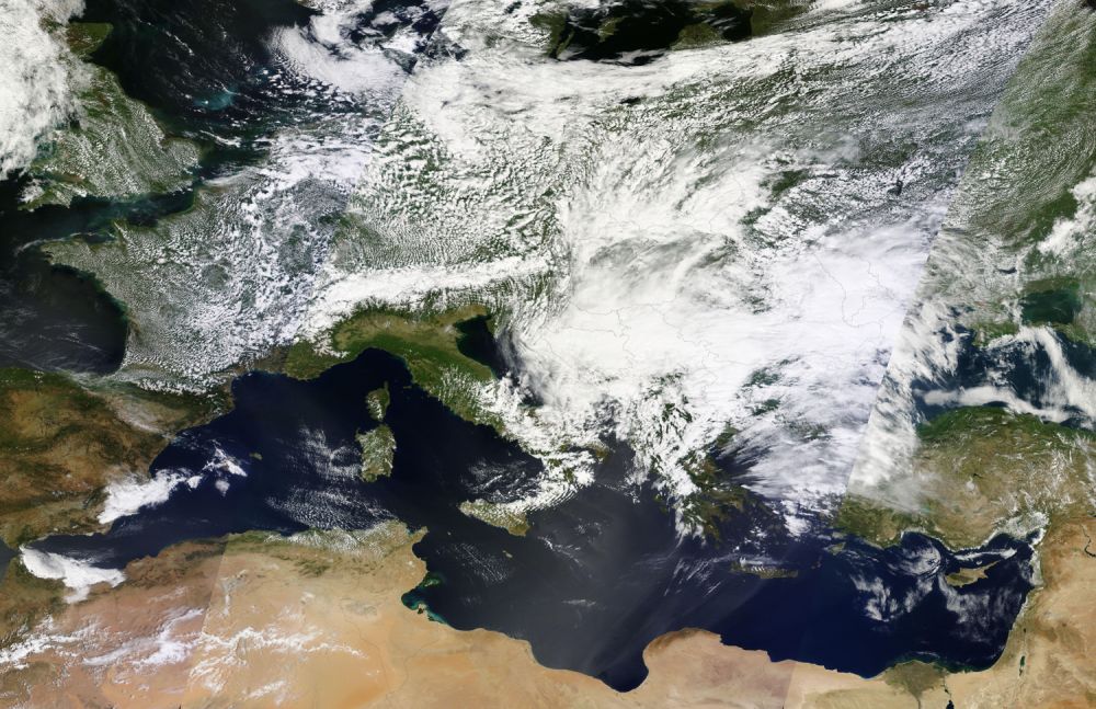 НАСА: У средишту огромног облака који је прекрио Европу налази се – Србија! (фото)