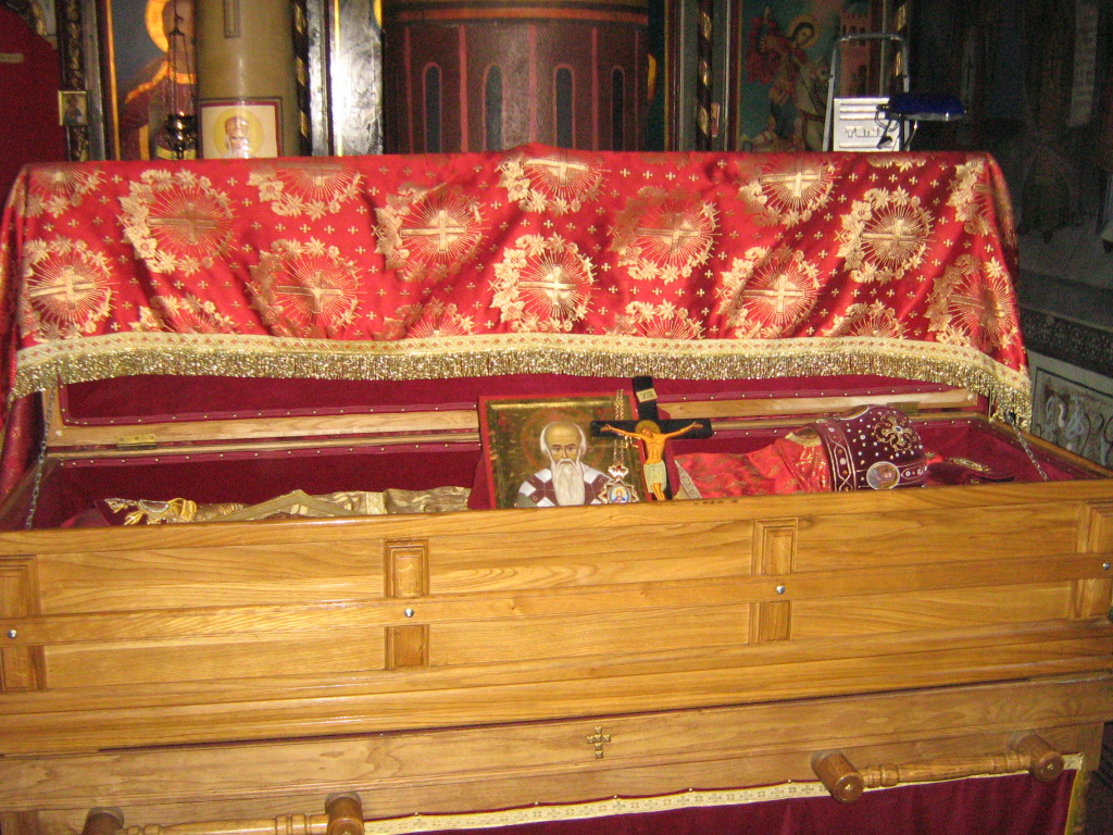 Мошти Светог владике Николаја кришом киднаповане из Лелића од стране епископа новотараца