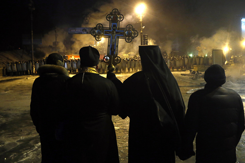 Украјински унијати, баптисти и сајентолози истерују руско православно свештенство