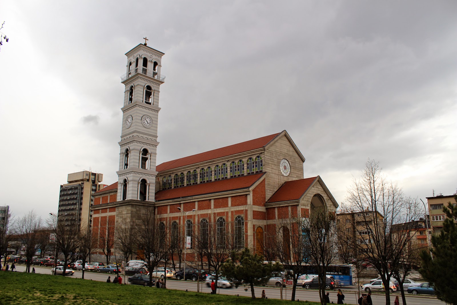 ПРОЗЕЛИТИЗАМ: Ватикан неће признати Косово али је зато направио највећу католичку катедралу на Балкану у Приштини