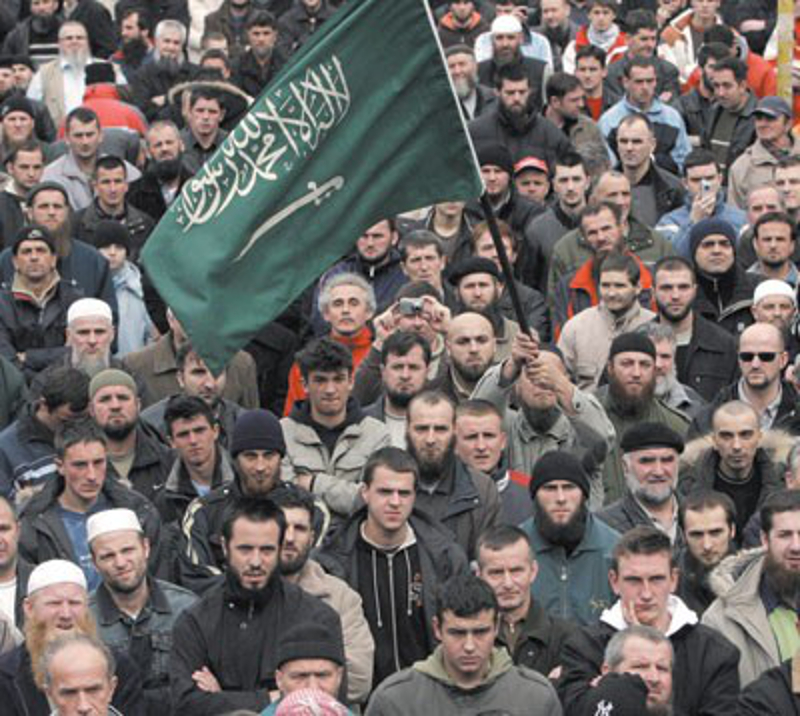 Преко пет хиљада вехабија на Балкану добило сигнал »Исламске државе«