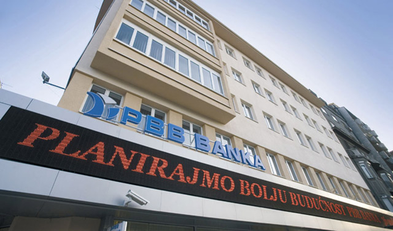 Коме је све Привредна банка Београд давала кредите без покрића, и до каквих је последица ова организована пљачка довела?