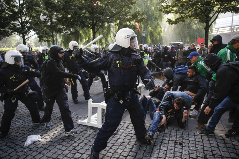 Стокхолм: Сукоб током протеста против скупа шведских неонациста