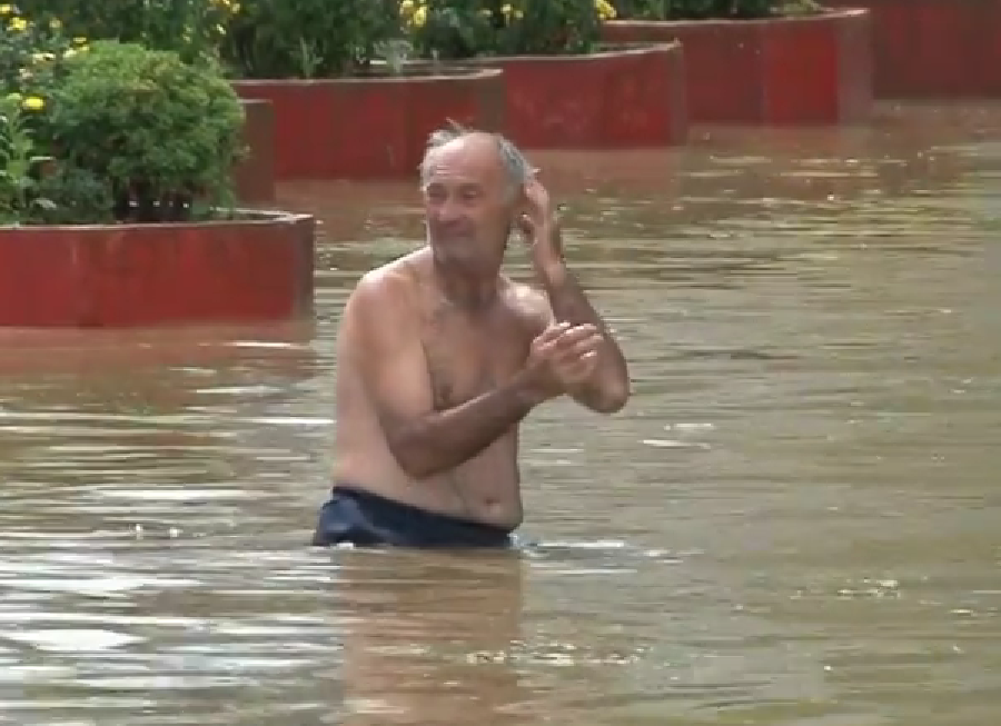 Кад пијаног Босанца задеси поплава! (видео)