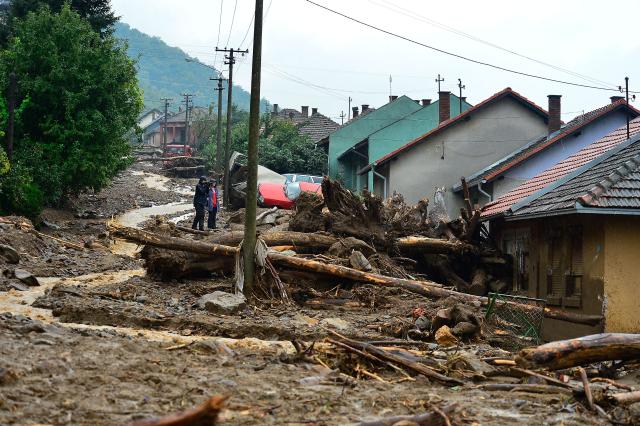 Ко је и зашто наредио медијску блокаду у вези катастрофалних поплава у источној Србији?