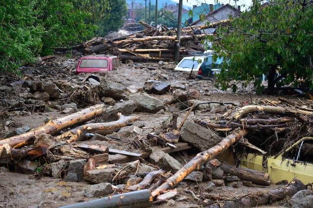 ПОГЛЕДАЈТЕ размере уништења од катастрофалних поплава у Источној Србији (видео)