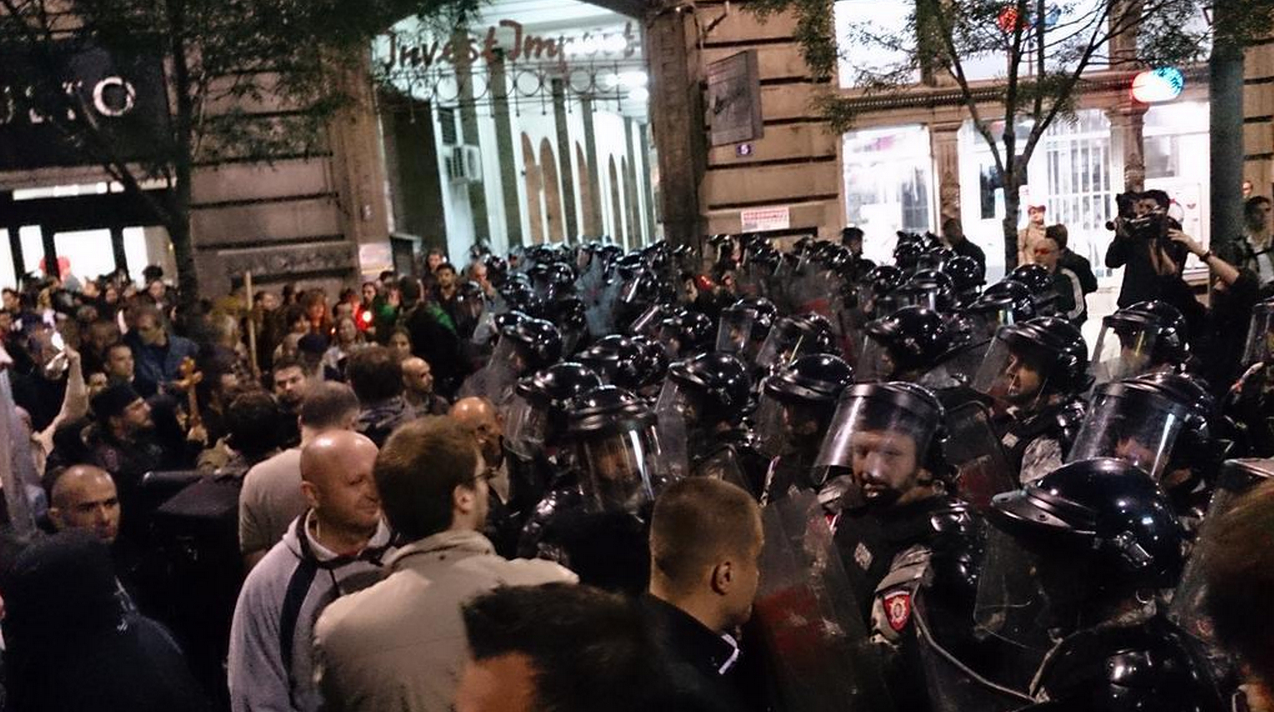 ХИТНО! Жестоки сукоби српских демонстраната и режимске полиције на Тргу Републике
