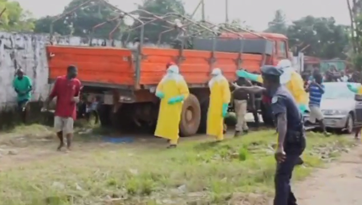 ПОТЕРА: Пацијент заражен еболом побегао из медицинског центра у Либерији (видео)