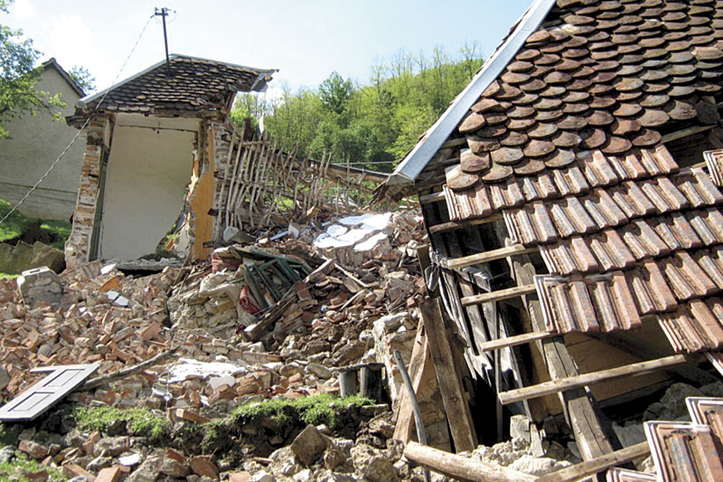 У Ваљево из републичког буџета још није стигао ни динар за обнову кућа, уништених у мајским поплавама!