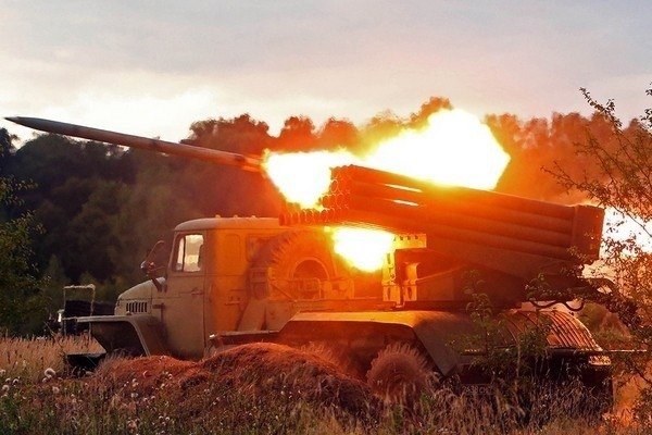 Кијевска ЕУ-наци хунта припремила два „офанзивна клина“ за напад на Доњецк
