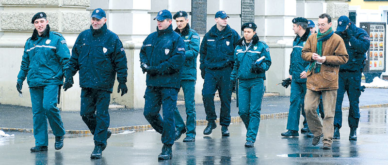 КОМУНАЛНИ ГЕСТАПО: Београд запошљава 1.300 комуналних полицајаца за контролу карата у ГСП!