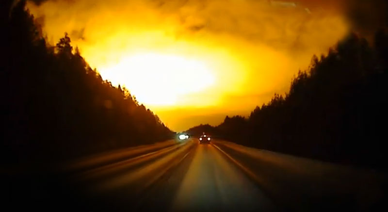 ПОГЛЕДАЈТЕ ВИДЕО: Мистериозно светло на небу у Русији (видео)