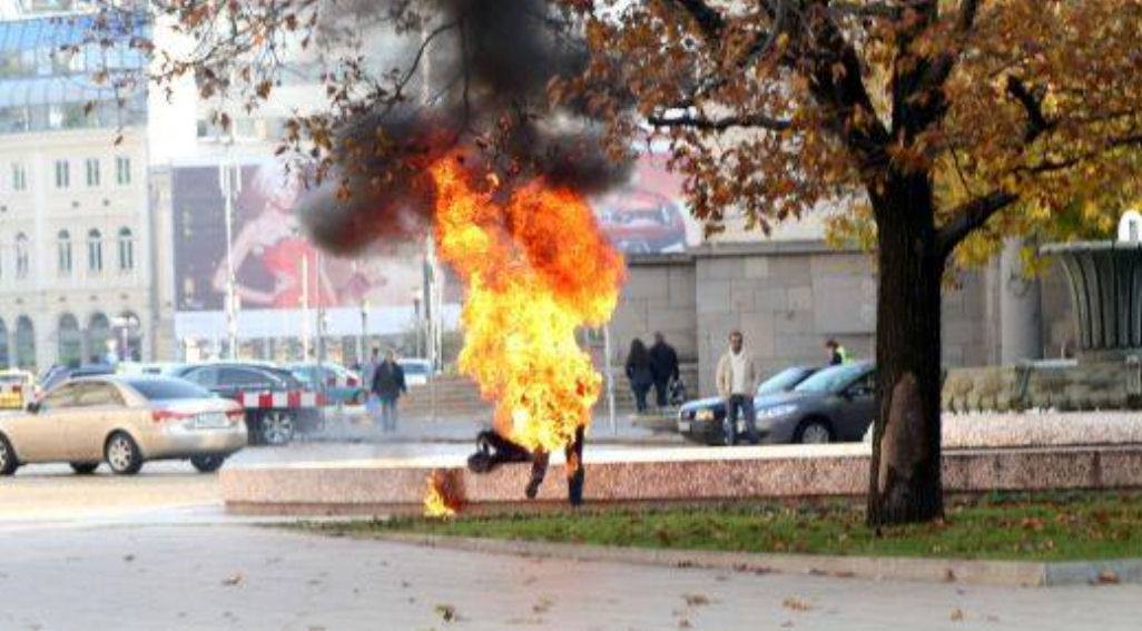 Бугарска: Жена се запалила испред канцеларије председника