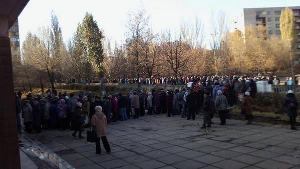 Избори у Доњецку и Луганску које прати огромна излазност (видео)