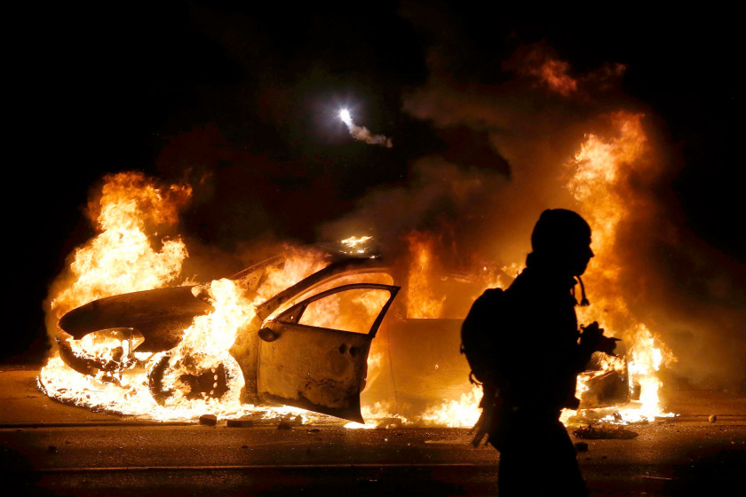 Жестоки расни немири у Фергусону (САД) уз употребу ватреног оружја (видео)