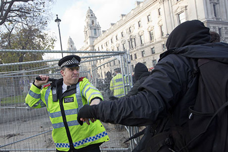 Жестоки сукоби студената и полиције у Лондону (Видео)