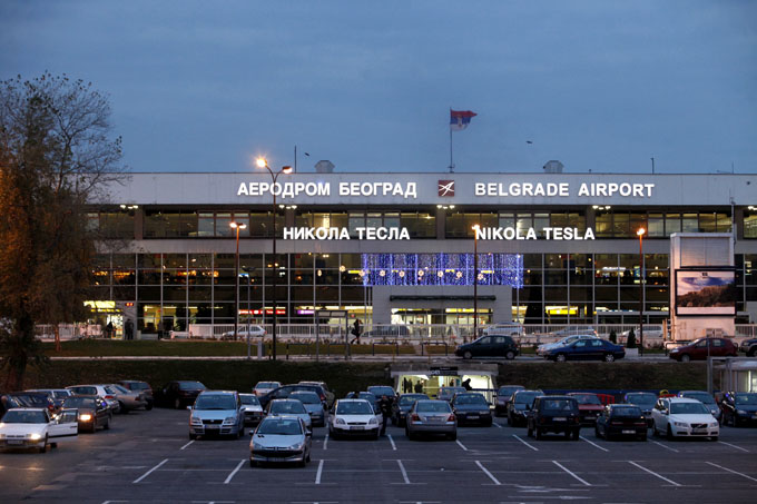 Оде "Тесла" странцима док Ер Србија аеродрому дугује преко 50 милиона евра и то са 50% попуста!