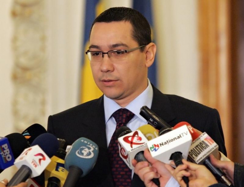 У Румунији га чека затвор због корупције а у Србији саветује Вучића