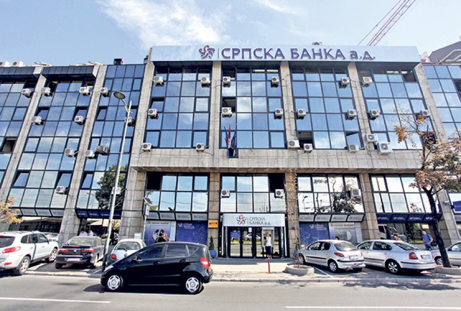 СЕТИЛИ СЕ: Полиција „чешља“ Српску банку!