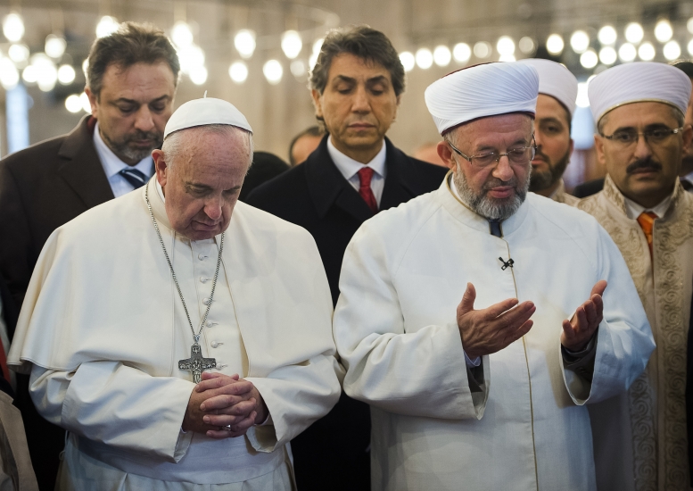 Папа и муфтија заједно држали молитву, само фале фанариотски масони и бискуп Буловић па да екуменска екипа буде комплетна!