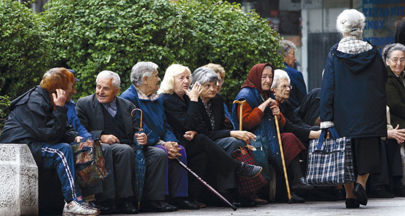 ОВАКО КУПУЈУ ГЛАСОВЕ: Само београдским пензионерима 13. пензија, за остале их брига