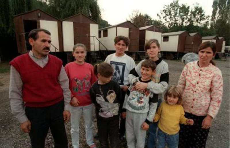 Млади шиптари се масовно исељавају с Косова