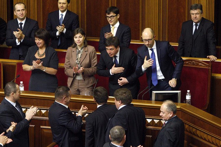 Вашингтон контролише новоизабрану владу Украјине