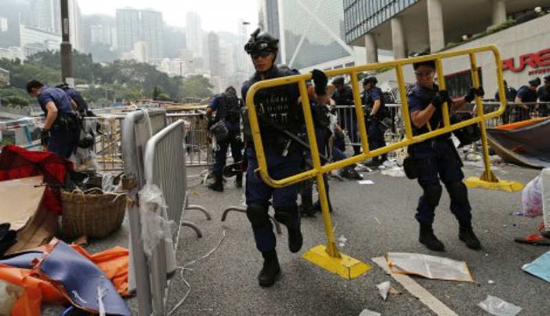 Крај прозападних демонстрација у Хонгконгу - полиција уклања последње барикаде