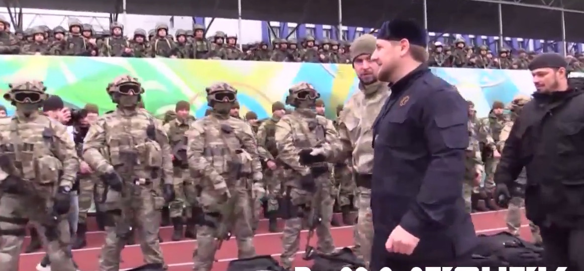 СИЛА! Рамзан Кадиров окупио 20.000 чеченских специјалаца и послао поруку Путину да су спремни да ратују било где у свету (видео)