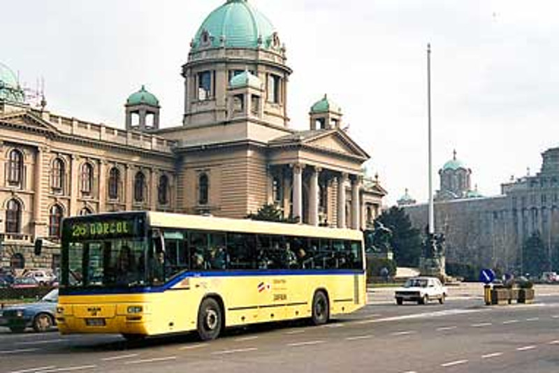 БАХАТО: Посланици Народне скупштине су ослобођени плаћања превоза у Београду! Зашто?