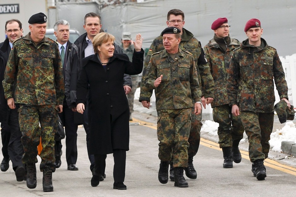 Меркел тврди да је Русија нарушила послератни поредак у Европи али не каже шта тражи немачки "Бундесвер" на Косову
