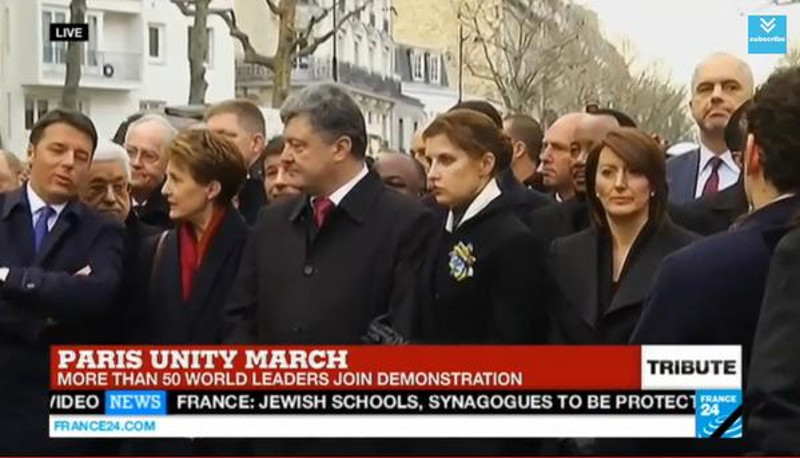 У Паризу одржан "Марш солидарности" са жртвама терористичког напада, на челу колоне Порошенко који је побио на хиљаде цивила у Украјини!