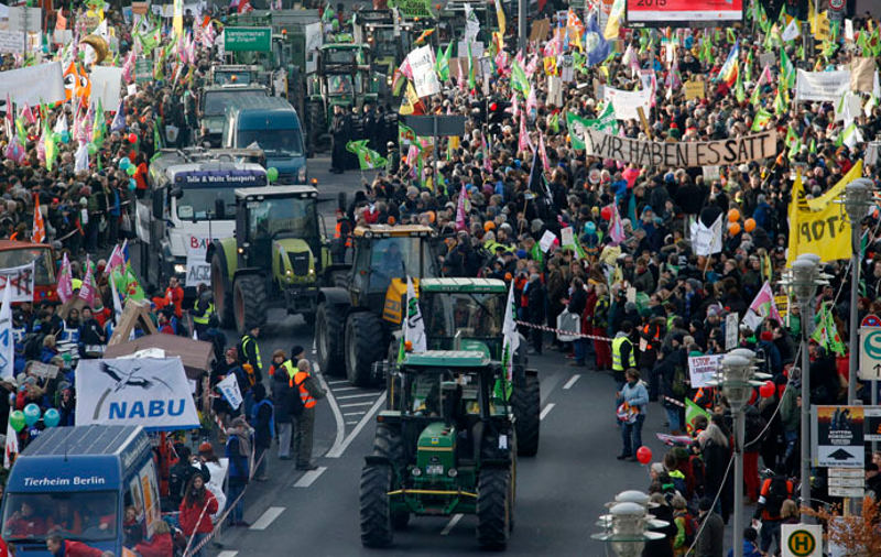 У Берлину велики протест против ГМО, ТТИП споразума САД и ЕУ и мега-фарми